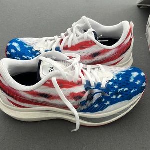 Saucony Endorphin Speed 2 Women’s running shoes, size 9, Red white and blue